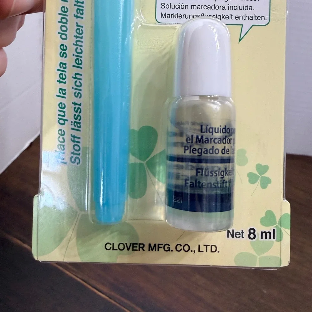 Clover Fabric Folding Pen 4053 with Marking Solution for Quilting and Sewing NEW